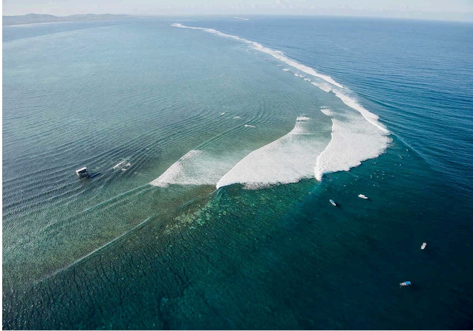 Vista aérea de THE CLUBHOUSE ancorado em Tavarua